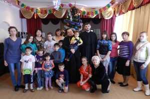 Урухские христославы в гостях у детдомовцев