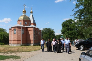 Архиерейская литургия в храме посёлка Верхнестепного
