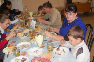 Накануне Дня матери в селе Левокумском состоялся благотворительный обед