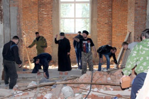 Казаки села Солдато-Александровского навели порядок на стройплощадке нового храма