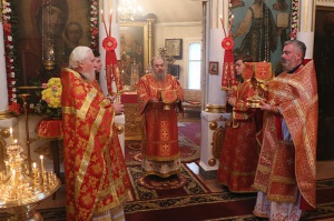 В Неделю о Фоме епископ Гедеон совершил литургию в Никольском соборе