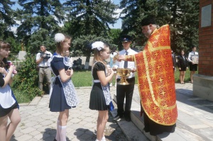 Крестный ход выпускников прошел в селе Солдато-Александровском