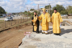 Епископ Гедеон заложил новый храм в селе Арзгир