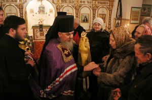 Епископ Гедеон возглавил всенощное бдение в Свято-Троицком храме села Каменная Балка