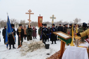 Епископ Гедеон заложил новый храм в селе Серафимовском