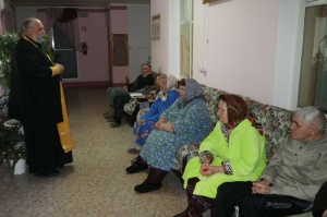 В преддверии праздника священник побывал в социальном учреждении г. Зеленокумска