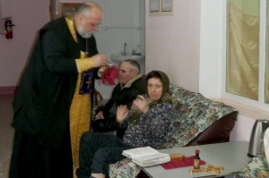 В преддверии праздника священник побывал в социальном учреждении г. Зеленокумска