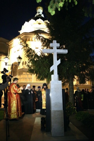 Епископ Гедеон молитвенно почтил память ставропольских архипастырей, похороненных на территории Андреевского собора