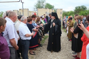 Епископ Гедеон совершил закладку храма в селе Садовом