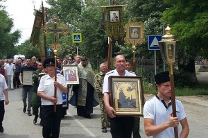 В Будённовске состоялся Крестный ход с местночтимой Свято-Крестовской иконой Божией Матери