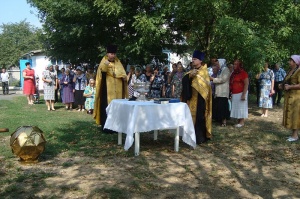 На храм села Новозаведенного установлен новый купол с крестом