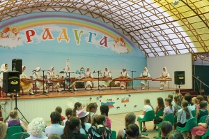 В Георгиевске побывал и дал несколько концертов детский образцовый ансамбль гусляров «Шыжарвла» («Сестрички»)