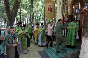 Епископ Гедеон возглавил престольное торжество Сергиевского храма архиерейского подворья в станице Незлобной