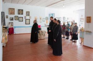 Епископ Гедеон посетил Михайло-Архангельский храм села Приозёрского