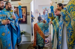 В праздник Введения во храм Пресвятой Богородицы епископ Гедеон совершил Литургию в Ильинском храме города Будённовска