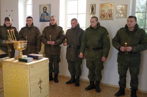 Священник совершил молебен и освящение территории воинской части