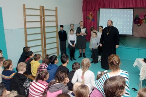 Встреча с воспитанниками школы-интерната была посвящена праздникам Рождества Христова и Святого Богоявления