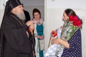Епископ Гедеон благословил новорожденную девочку и её мать