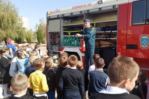 Пожарные рассказали воспитанникам православной школы о своей работе