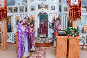 Епископ Гедеон совершил Литургию в Никольском храме села Обильного