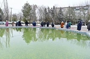 Чаша фонтана в сквере «Улыбка» города Будённовска вновь стала крещенской «иорданью»