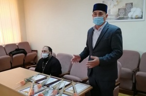 Православный священник и имам поблагодари врачей районной больницы за героический труд в условиях пандемии