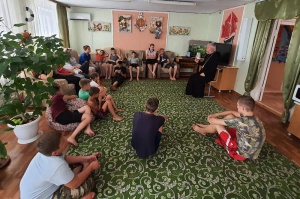 Священник провёл просветительскую беседу в детском доме