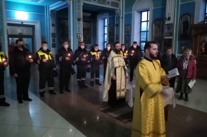 Сотрудники ГИБДД вместе с духовенством помолились о жертвах ДТП