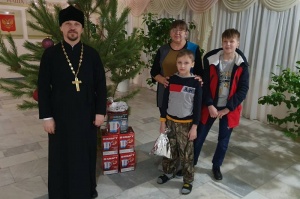 Епископ Гедеон передал новогодние подарки в детский дом и приют «Аист»