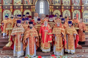 Епископ Гедеон возглавил богослужения пятницы Светлой седмицы и возложил на клириков Епархии богослужебные награды