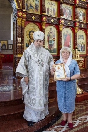 Епископ Гедеон возглавил всенощное бдение в Георгиевском соборе города Георгиевска и наградил мирян архиерейскими наградами