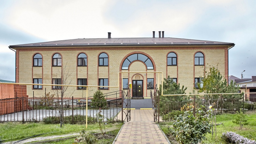 Здание Свято-Сергиевской православной начальной школы.