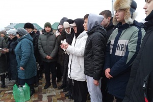 Множество местных жителей пришло на Крещенское богослужение в селе Александровском
