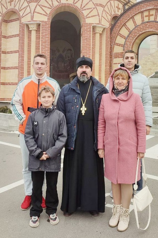 Отец Алексий со своей семьёй.