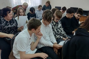 Будённовские школьники читали и переводили текст, по которому на Руси дети учились грамоте