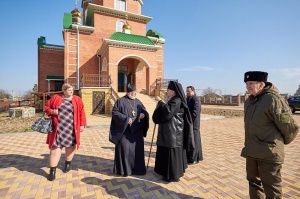Епископ Гедеон ознакомился с ходом строительства храма в селе Солдато-Александровском