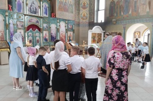 Молебен для учащихся и педагогов Свято-Сергиевской ПНШ прошёл в храме Воскресения Словущего
