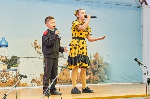 На Архиерейском подворье в станице Незлобной прошёл VIII Епархиальный казачий фестиваль песни и танца «Играй, гармонь казачья!»